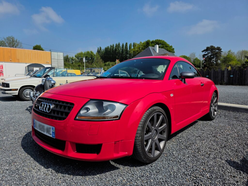 Voiture américaine classique importée - 20250427 122250