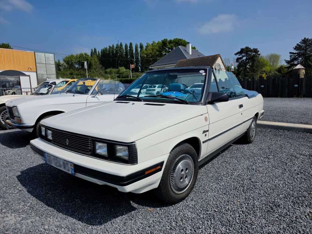 Voiture américaine classique importée - 20250427 122306