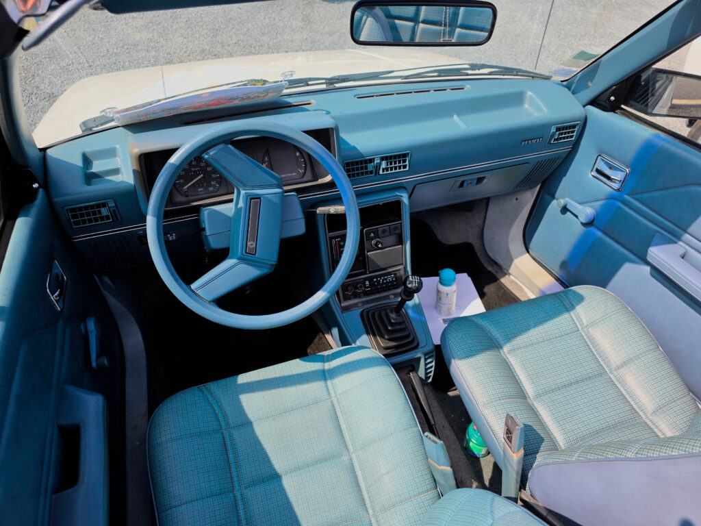 Voiture américaine classique importée - 20250427 122315