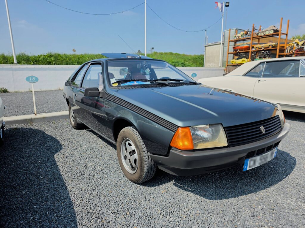 Voiture américaine classique importée - 20250427 122328