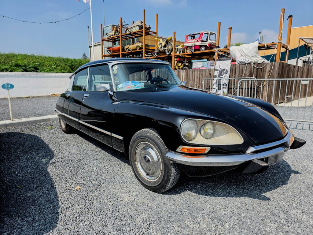 Voiture américaine classique importée - 20250427 122414