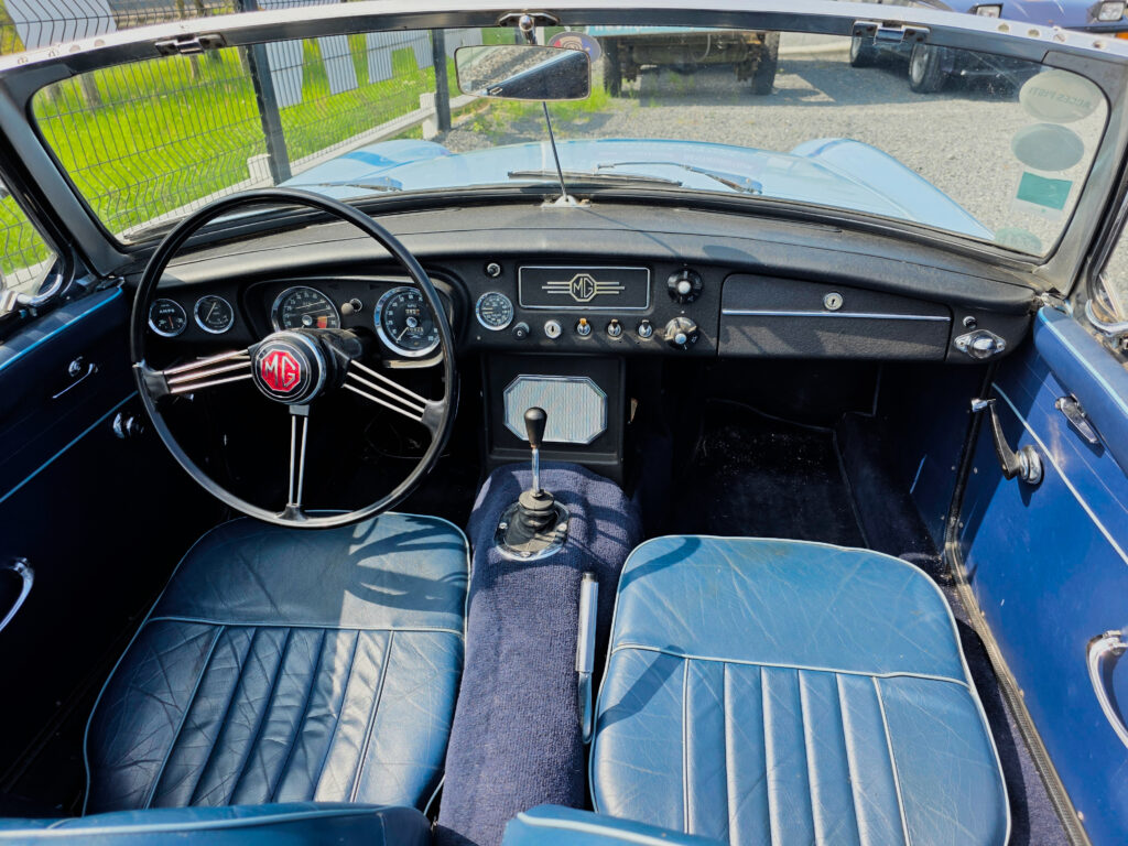 Voiture américaine classique importée - 20250427 122524