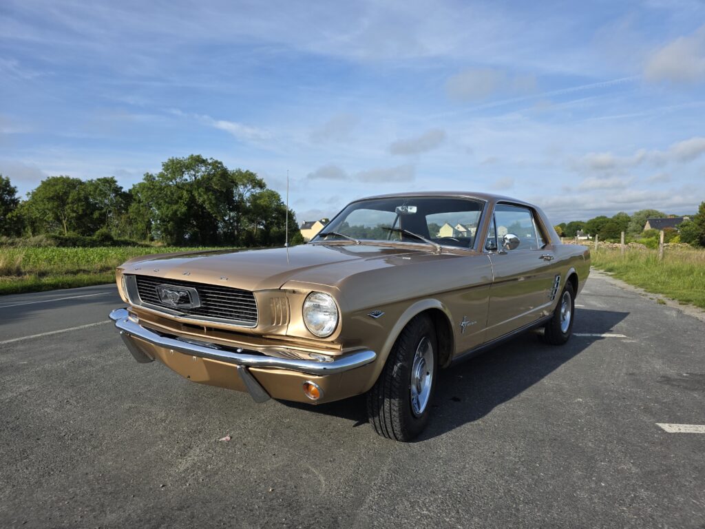 Voiture classique américaine de collection importée - Ford Mustang 1966 – V8 289ci – Boîte manuelle – Très bon état 8 Voiture américaine classique importée - 20250610 191200