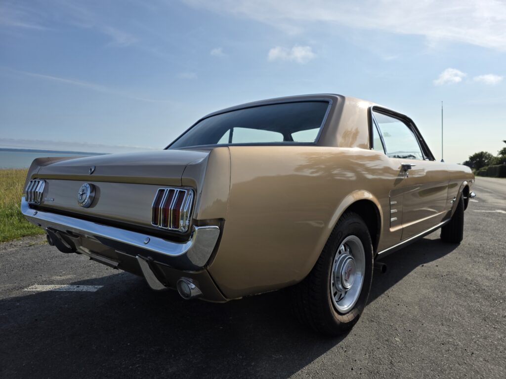 Voiture classique américaine de collection importée - Ford Mustang 1966 – V8 289ci – Boîte manuelle – Très bon état 16 Voiture américaine classique importée - 20250610 191300
