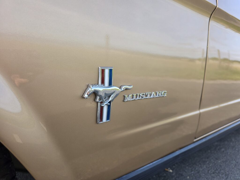 Voiture classique américaine de collection importée - Ford Mustang 1966 – V8 289ci – Boîte manuelle – Très bon état 20 Voiture américaine classique importée - 20250610 191615