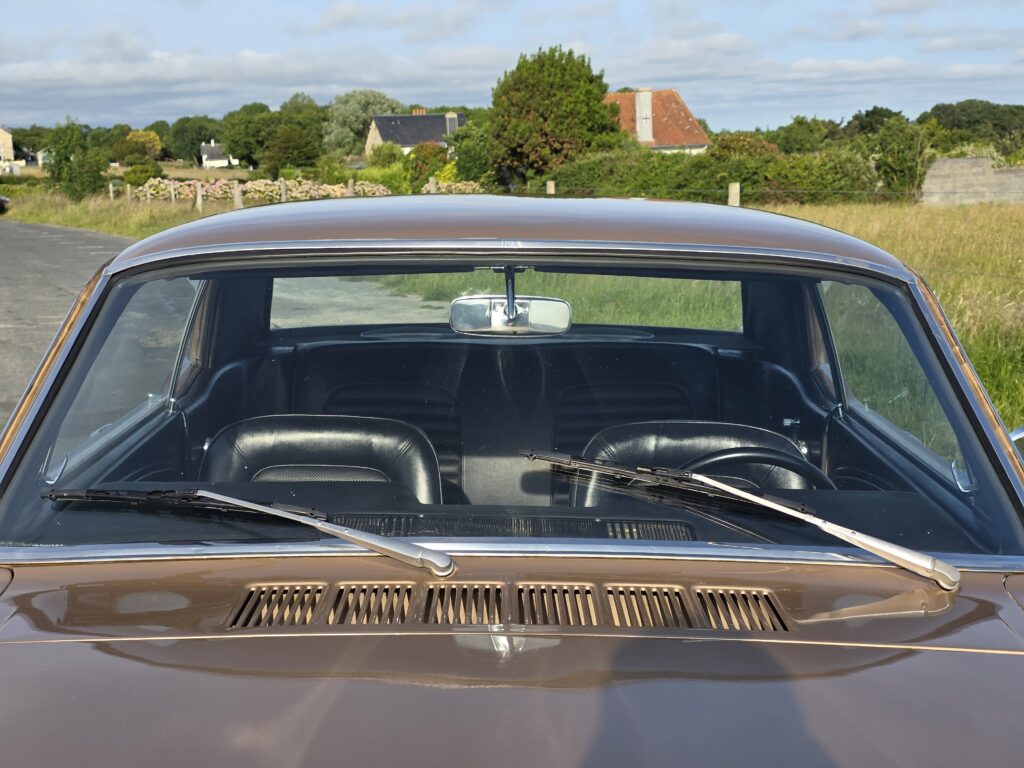 Voiture classique américaine de collection importée - Ford Mustang 1966 – V8 289ci – Boîte manuelle – Très bon état 7 Voiture américaine classique importée - 20250610 191632