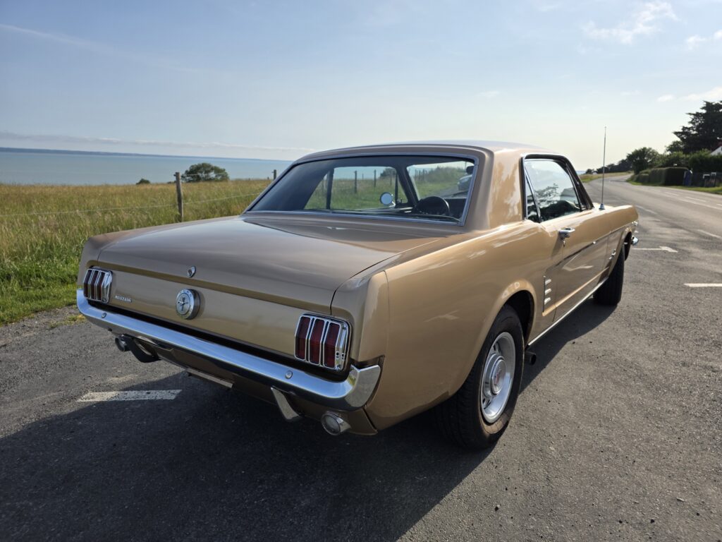 Voiture classique américaine de collection importée - Ford Mustang 1966 – V8 289ci – Boîte manuelle – Très bon état 17 Voiture américaine classique importée - 20250610 191724