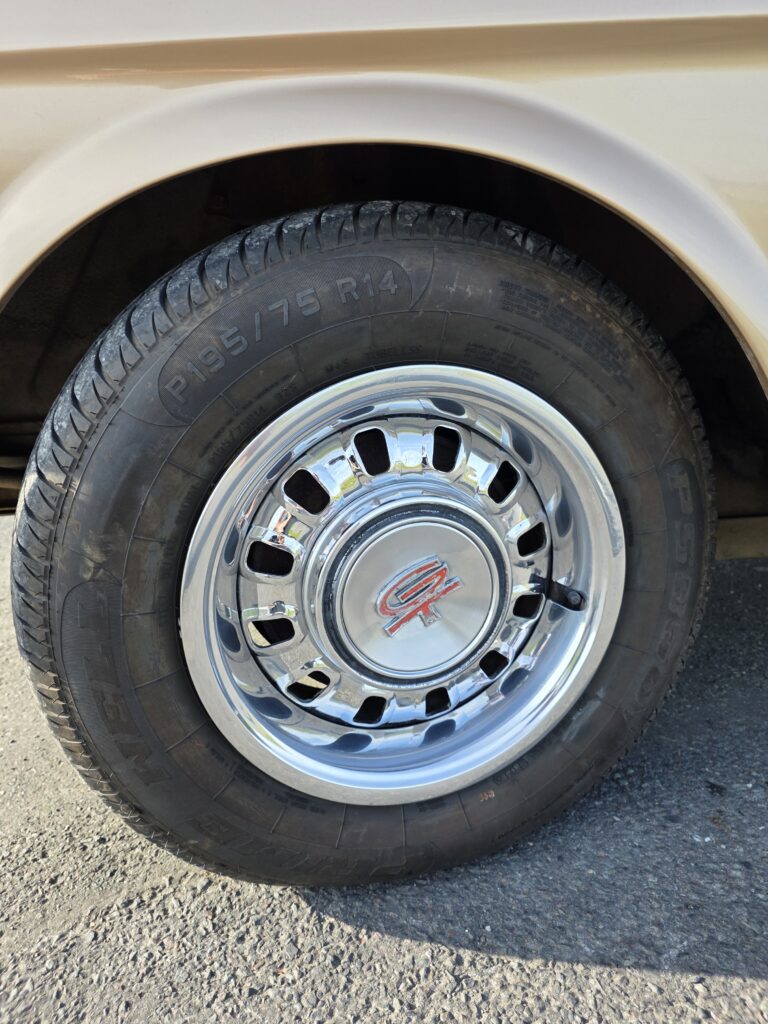Voiture classique américaine de collection importée - Ford Mustang 1966 – V8 289ci – Boîte manuelle – Très bon état 24 Voiture américaine classique importée - 20250610 191846