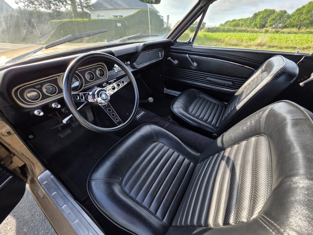 Voiture classique américaine de collection importée - Ford Mustang 1966 – V8 289ci – Boîte manuelle – Très bon état 32 Voiture américaine classique importée - 20250610 192007