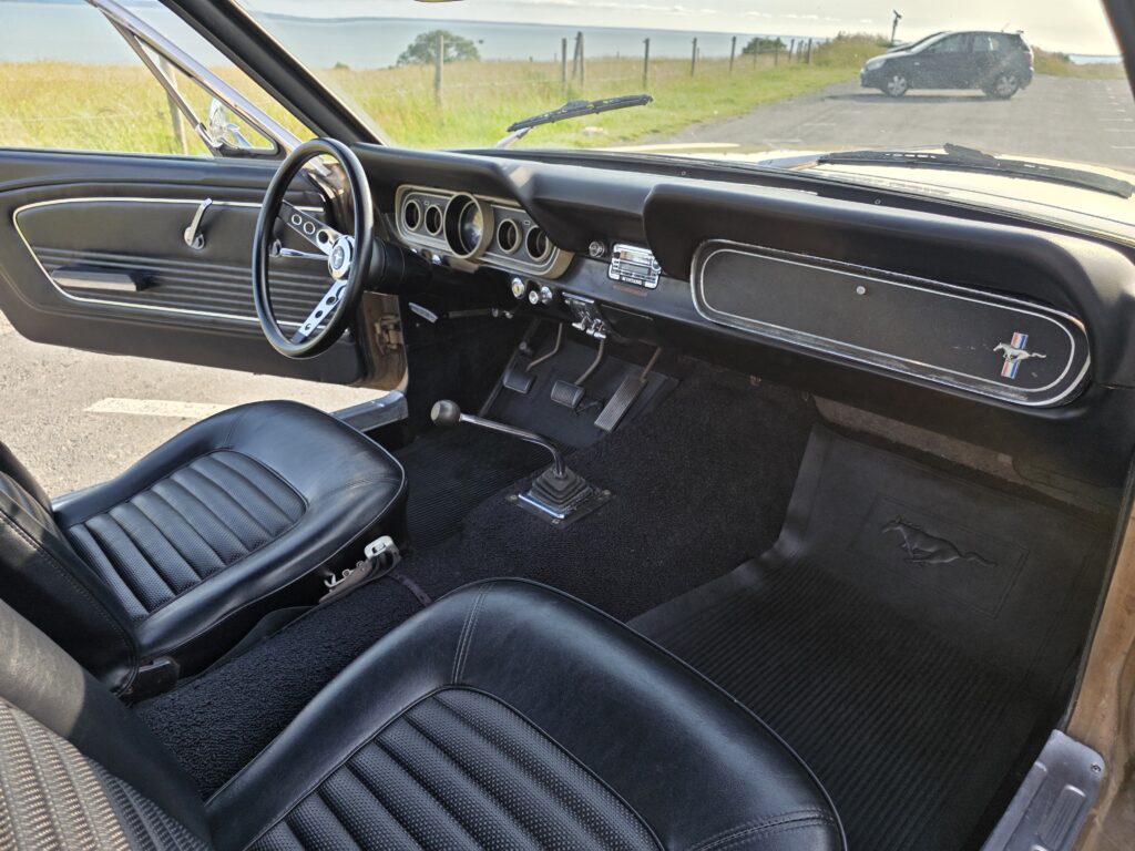 Voiture classique américaine de collection importée - Ford Mustang 1966 – V8 289ci – Boîte manuelle – Très bon état 37 Voiture américaine classique importée - 20250610 192043