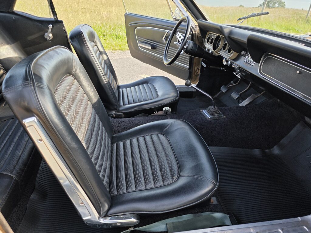 Voiture classique américaine de collection importée - Ford Mustang 1966 – V8 289ci – Boîte manuelle – Très bon état 38 Voiture américaine classique importée - 20250610 192136