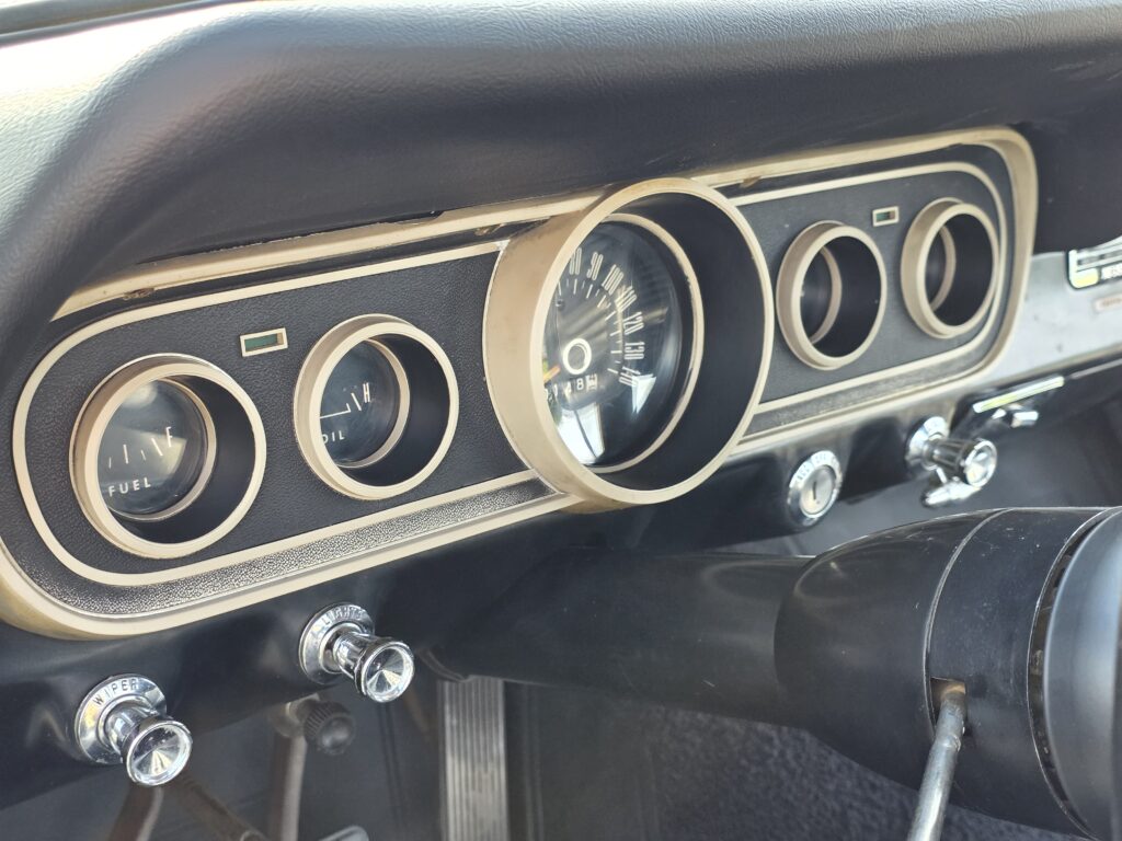 Voiture classique américaine de collection importée - Ford Mustang 1966 – V8 289ci – Boîte manuelle – Très bon état 39 Voiture américaine classique importée - 20250610 192844