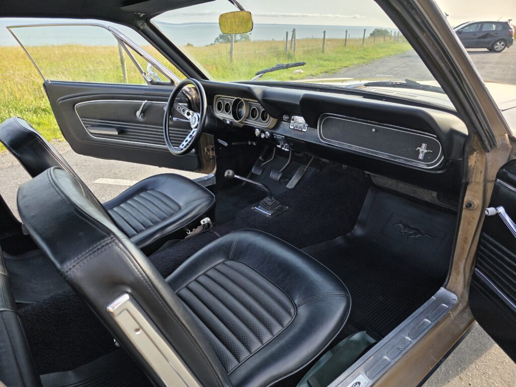 Voiture classique américaine de collection importée - Ford Mustang 1966 – V8 289ci – Boîte manuelle – Très bon état 36 Voiture américaine classique importée - 20250610 192950