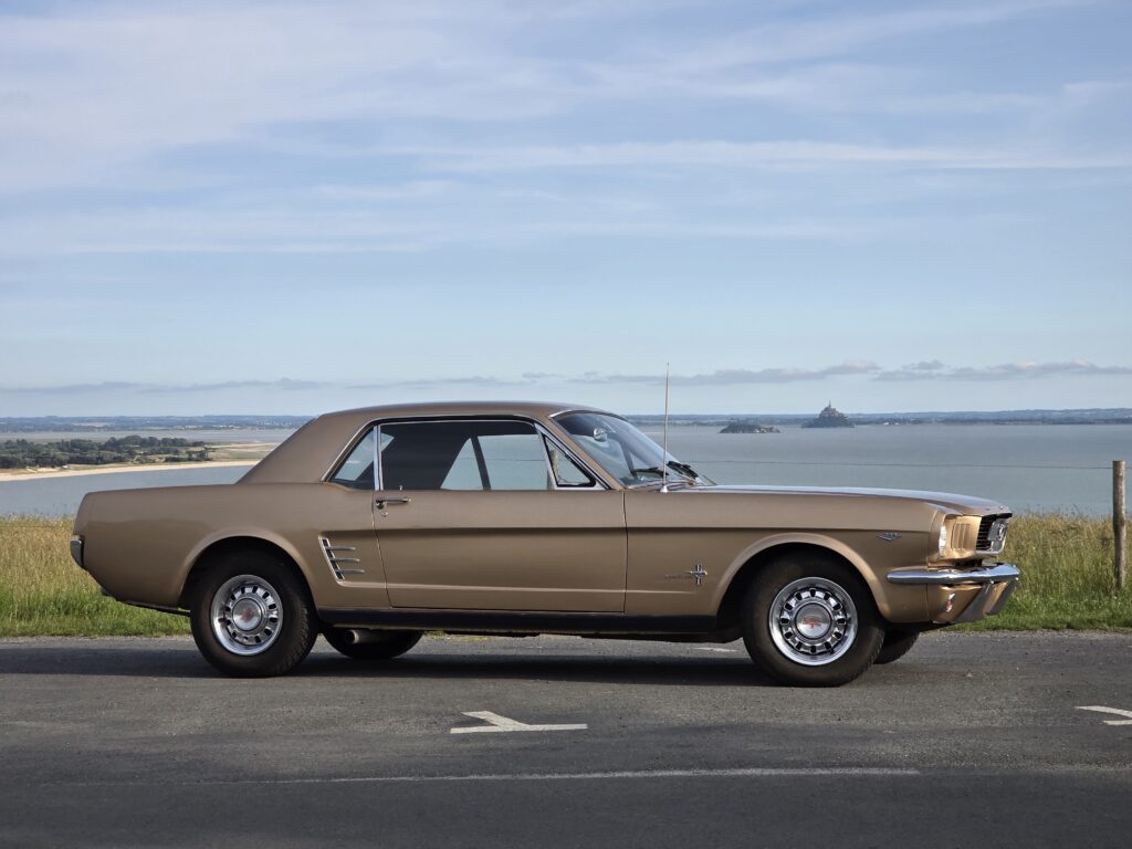 Voiture classique américaine de collection importée - Ford Mustang 1966 – V8 289ci – Boîte manuelle – Très bon état 1 Voiture américaine classique importée - 20250610 193340