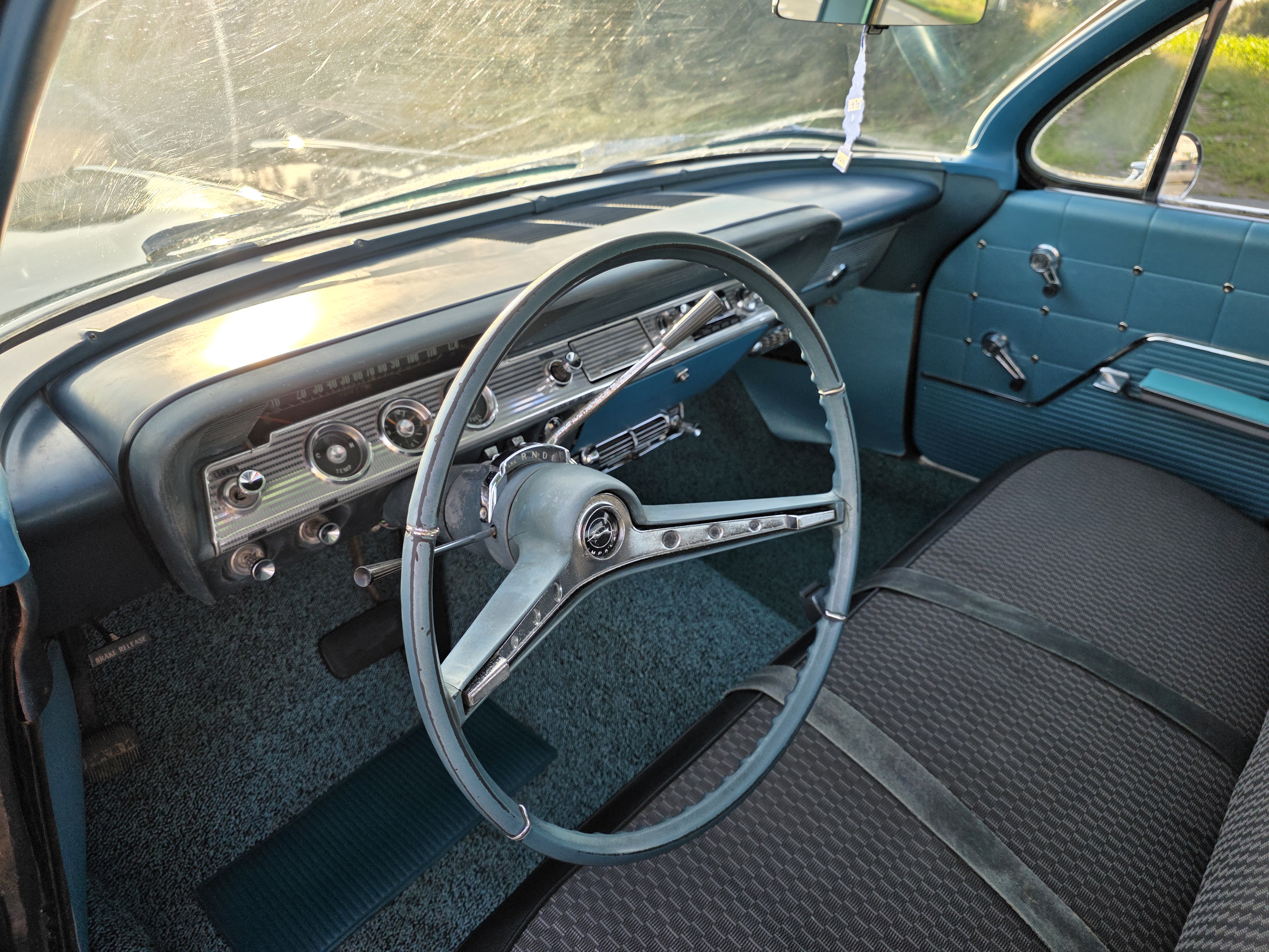 Voiture classique américaine de collection importée - Chevrolet Impala 1962 – V8 4.8L – Bon état US 27 Voiture américaine classique importée - 20250610 203430