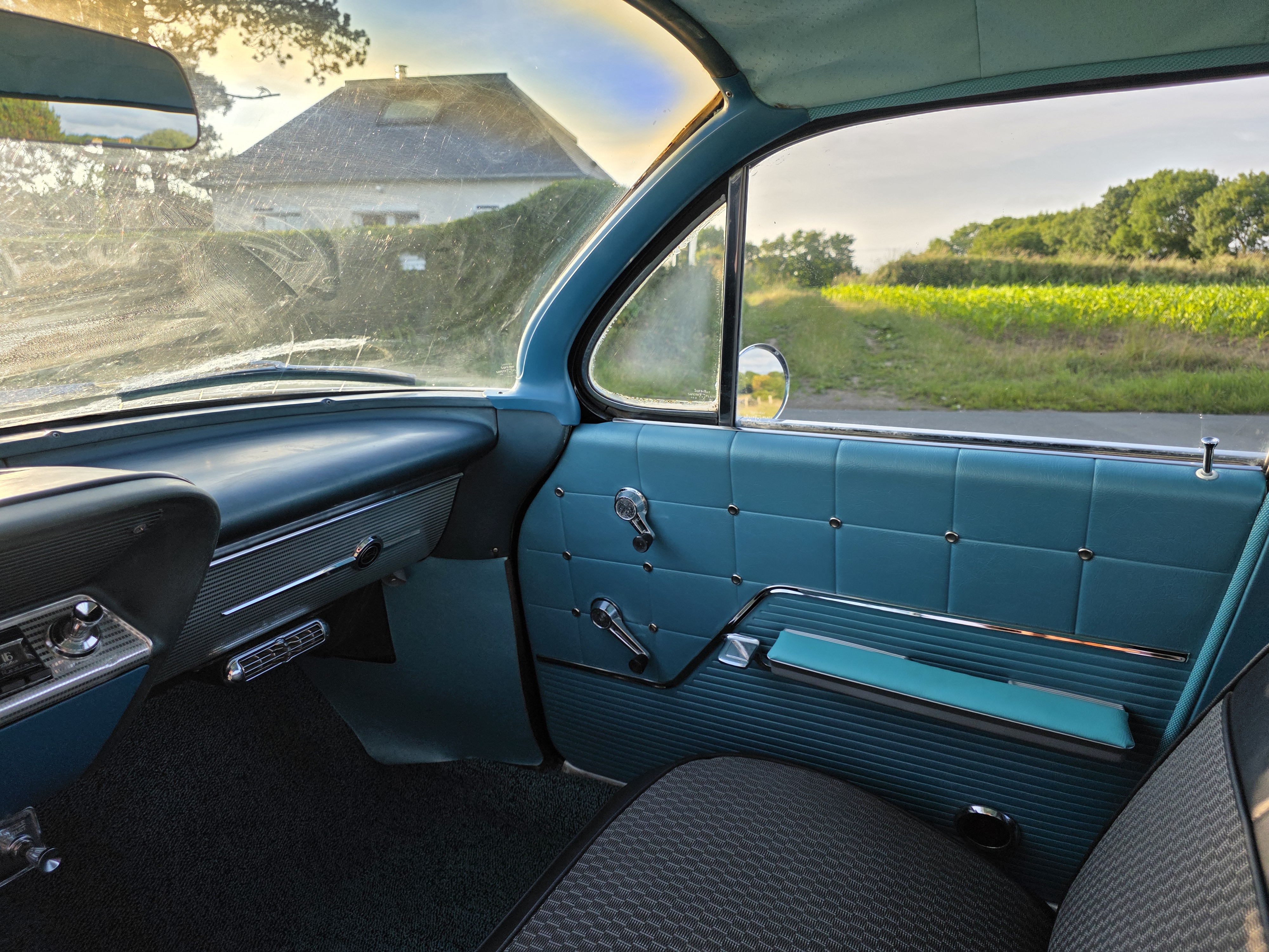 Voiture classique américaine de collection importée - Chevrolet Impala 1962 – V8 4.8L – Bon état US 33 Voiture américaine classique importée - 20250610 203535