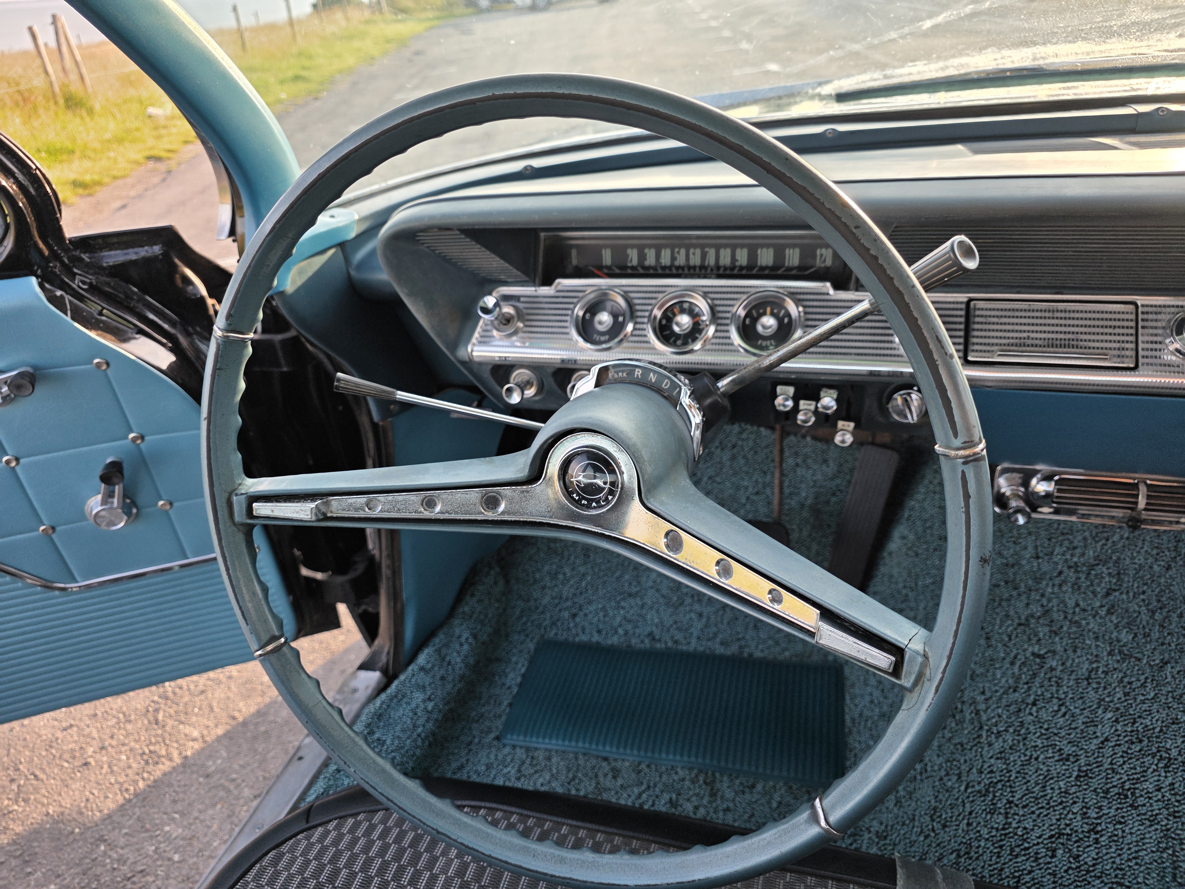 Voiture classique américaine de collection importée - Chevrolet Impala 1962 – V8 4.8L – Bon état US 26 Voiture américaine classique importée - 20250610 203718