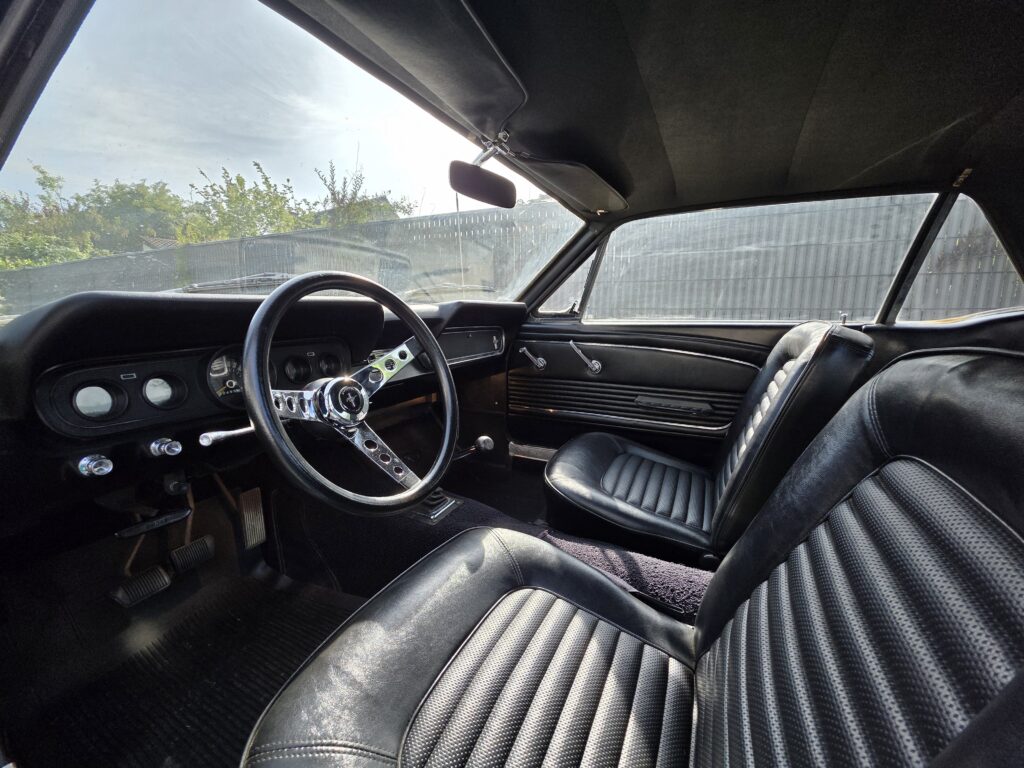 Voiture classique américaine de collection importée - Ford Mustang 1966 – V8 289ci – Boîte manuelle – Très bon état 34 Voiture américaine classique importée - 20250704 181555