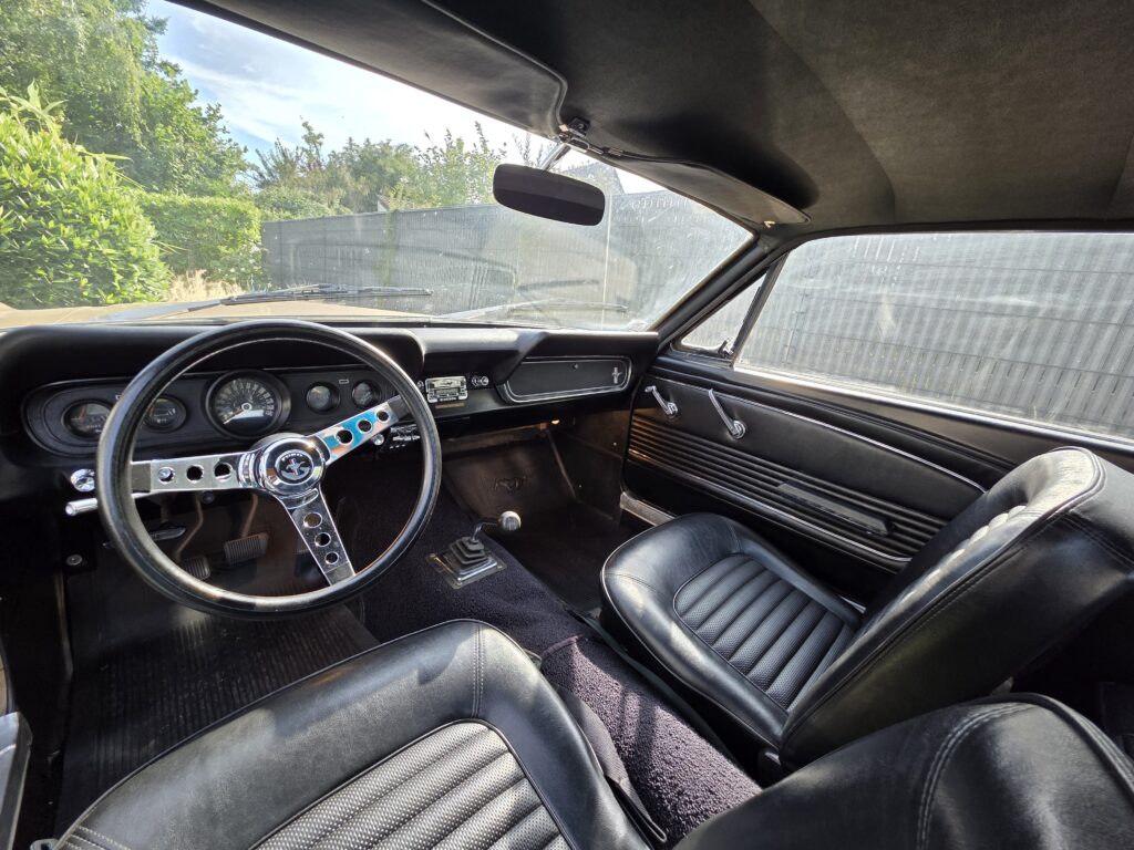 Voiture classique américaine de collection importée - Ford Mustang 1966 – V8 289ci – Boîte manuelle – Très bon état 32 Voiture américaine classique importée - 20250704 181603